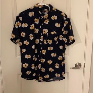 J crew large slim short sleeve button up shirt.